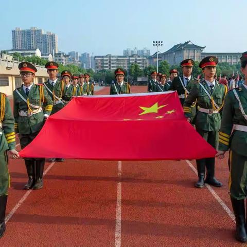 临川二中举行“欢度国庆节，喜迎党的二十大”主题升旗仪式