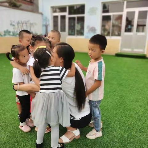 “小小祝福心，浓浓师生情”灰埠肖家幼儿园教师节主题系列活动