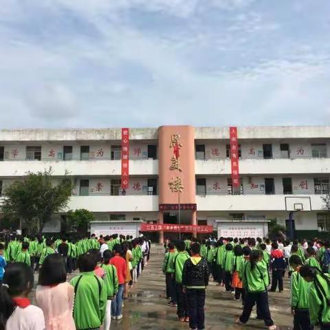       上饶“老乡商会”捐赠暖人心