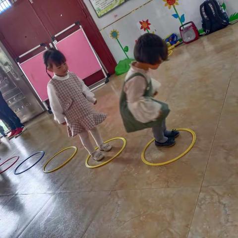 小班体智能活动——本周主题：胜者为王