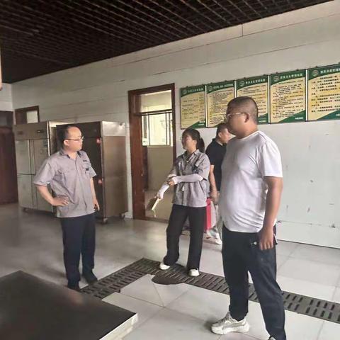 安全应急科副科长苗见阳，安全科韦寅带领安全专家组一行到广平服务区指导检查安全生产工作