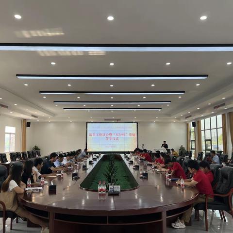 燕矶桥项目部开展2022年新员工座谈会暨“双导师”带徒签字仪式