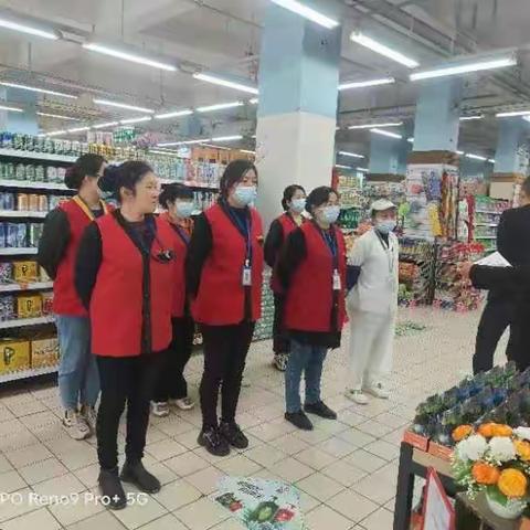 4月7日上午10：00整，由门店店长生鲜经理王总和货区经理姜总带领所有主管，准时参加每周五的五星营运检查。