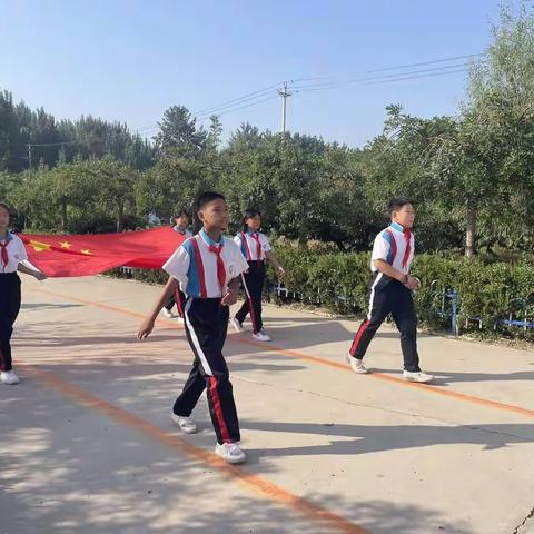 “喜迎二十大，同心庆国庆，感恩祖国，祝福祖国”——六年级二班国旗下演讲