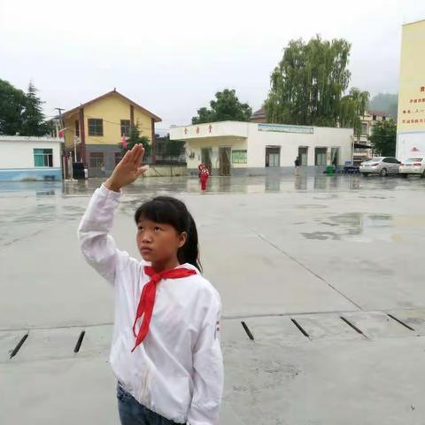 纳容小学升国旗图片集锦