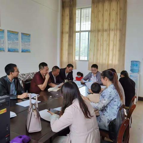 关注班级里的弱势群体( 鲁甸县文屏镇中学    杨飞)