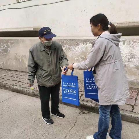 张家村街道西工大社区开展提升平安建设宣传活动