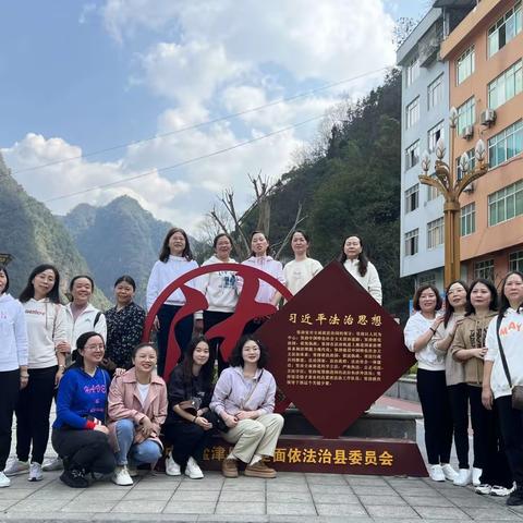 携手奋进新征程，巾帼追梦向未来