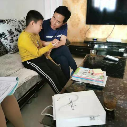 爱在家访的路上延伸——麟绛小学三5班五一家访纪实