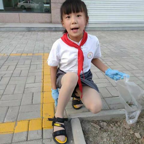 麟绛小学新时代文明实践活动——红领巾在行动