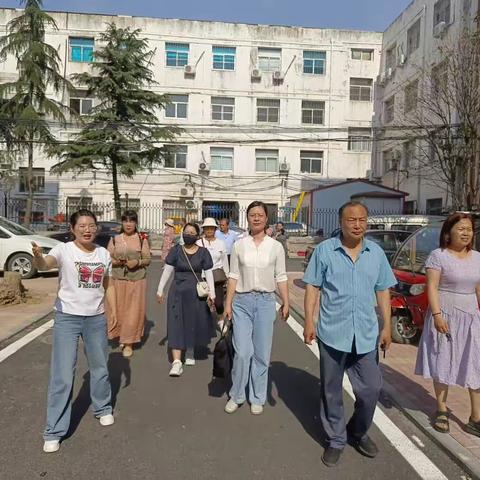朱兰街道政协委员工作站开展“老旧小区改造 物业全覆盖”协商活动
