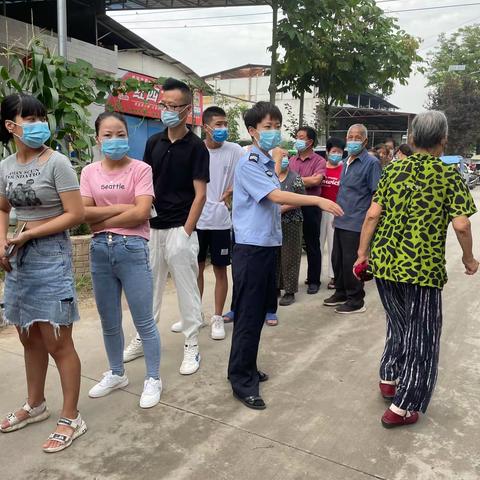 【张卜派出所社区警务室对辖区全民做核酸进行现场维稳安保工作】