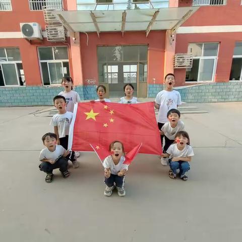 迎国庆，唱国歌，我和国旗合个影——鲁新寨小学欢度国庆活动