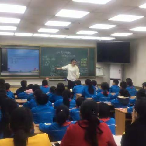 内乡县城关镇中年级数学同课异构活动暨名师工作室数学中年级段线下研讨会