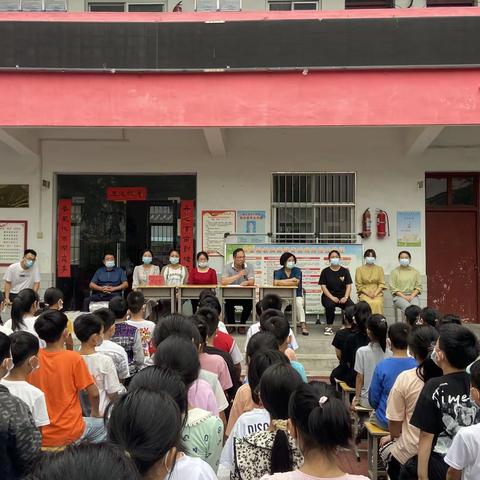 “不负韶华 砥砺前行”开学典礼暨表彰大会（副本）