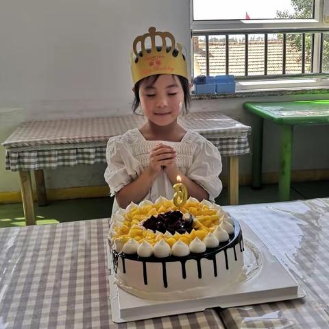 新杰幼儿园大一班祝王鹤宝贝生日快乐