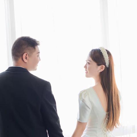 本人爱女兹定于2021年5月22日举行结婚典礼，诚挚的希望您参加