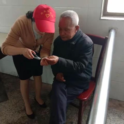 情染夕阳红，爱暖孤老心