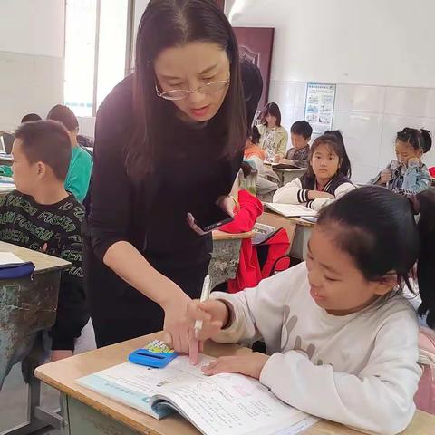 课堂教学展风采，教研活动促成长——莲花镇五峰小学支教教师示范课展示活动