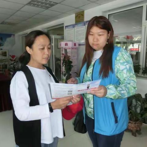 东关北里社区团员进社区活动