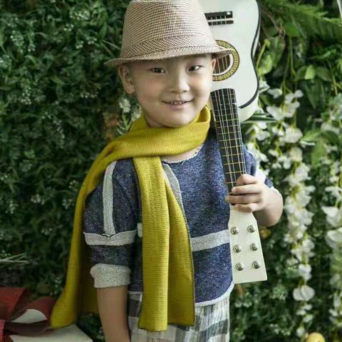 2019年可爱的外孙4周了，要升中班啦！