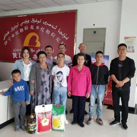 伊宁市青少年活动中心国庆前夕情暖贫困生