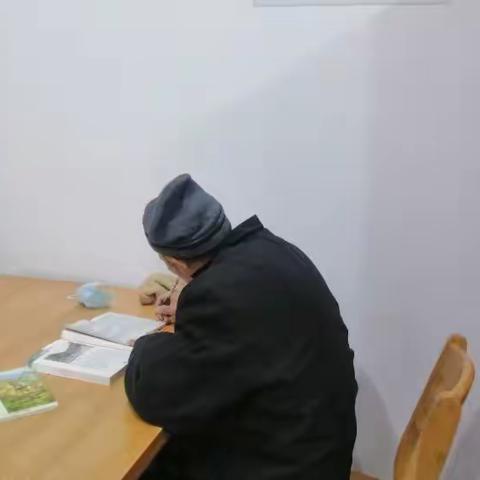 活到老学到老，这位大爷读书精神可佳—定陶区图书馆2020年12月28日工作纪实
