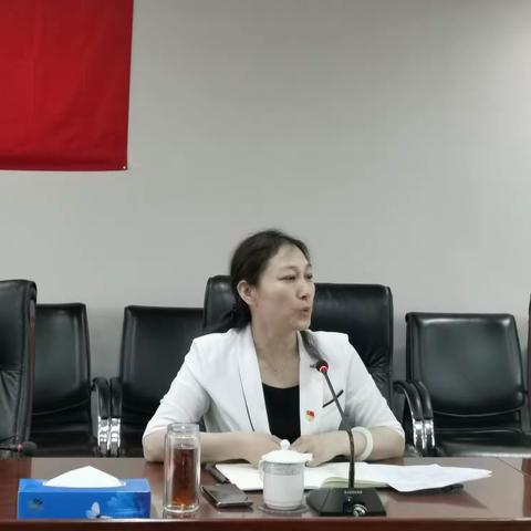 区发改委王玉霞副主任讲党课