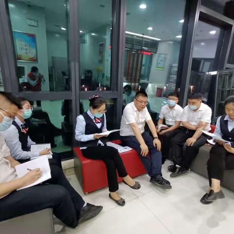 港务区支行营业室组织开展“警示与反思”暨“一案一复盘”专题讨论会