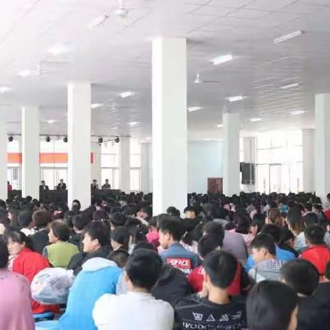 彭桥二初中2018年春九年级一模考试总结表彰大会