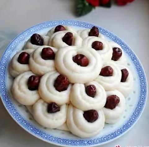 童趣幼儿园大班“稚子知年俗，品味中国年”之好吃的枣花糕