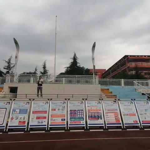 新福园中学开展“流动体验式校园安全应急演练”活动