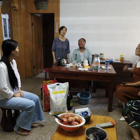 骊山街道西铁社区开展“八一”建军节慰问活动