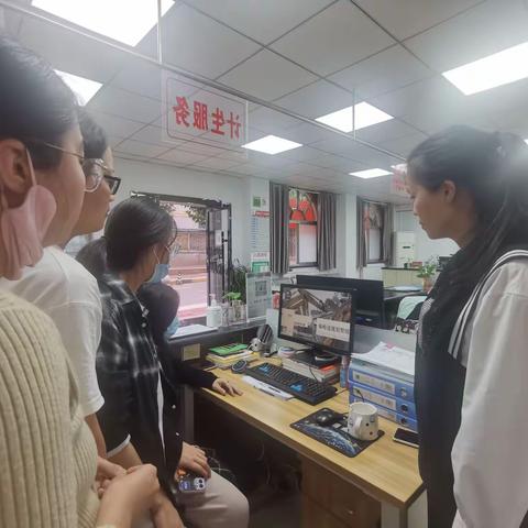 西铁社区组织社区党员干部集中观看《一抓到底正风纪》专题片