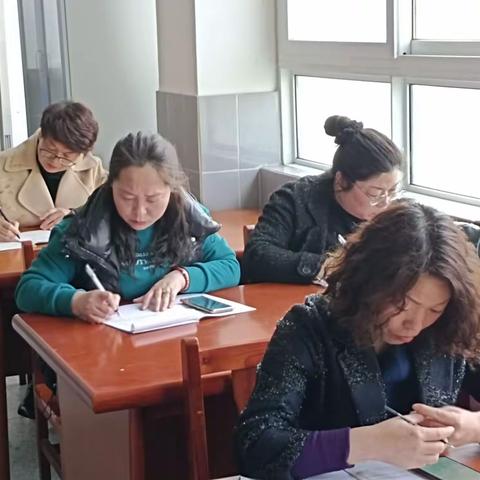 学无止境     研无止涯          只为遇见     更优的我  一一唐河县思源学校举行教研活动
