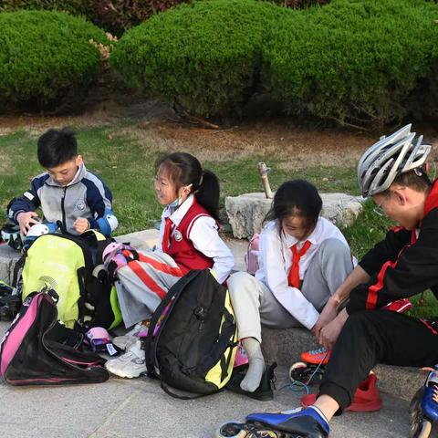 训练要从娃娃抓起---轮滑训练精彩瞬间（2）