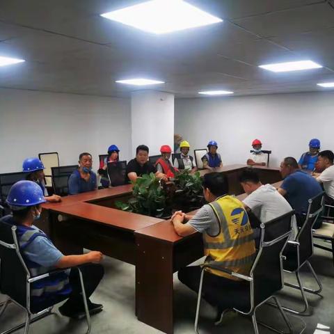 抢进度 抓工期 打胜仗——辰坤名门项目部组织召开总包单位工作细化专项调度会