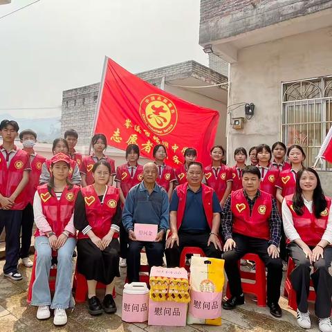 关爱孤寡老人，温暖与爱同行——记岑溪市糯垌中学开展学雷锋志愿服务活动