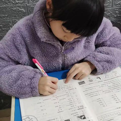 新学期新开始，看看我们伍小柒同学表现如何吧😃