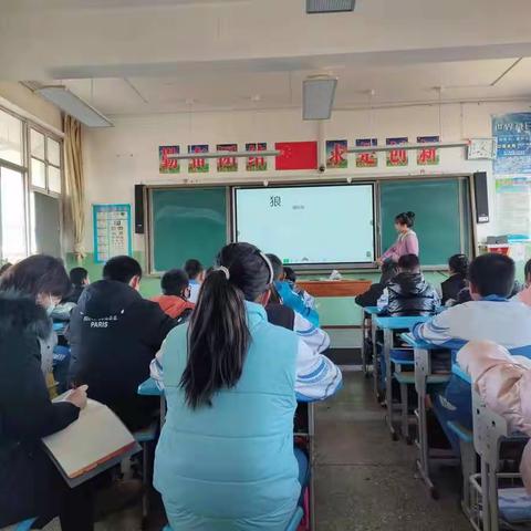 听课评课共进步        且行且思共芬芳——县教研室李娟老师莅临我校听课指导