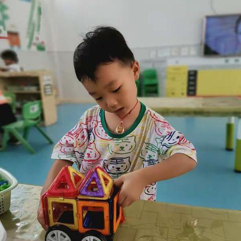 阳光幼儿园暑假延时课程绘画班第二周精彩回顾