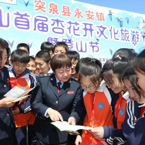 便民服务春风暖 杏花节里税声传——突泉县税务局借力“杏花节”开展接地气税收宣传