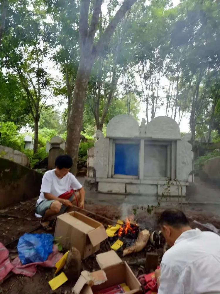 阿热超度父亲的简单介绍