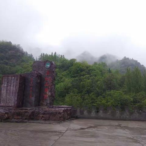 雨中漫步万仙山