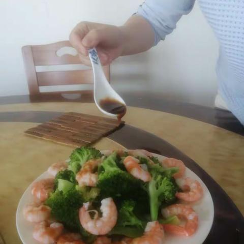 一家四口 三菜一汤 简单有爱