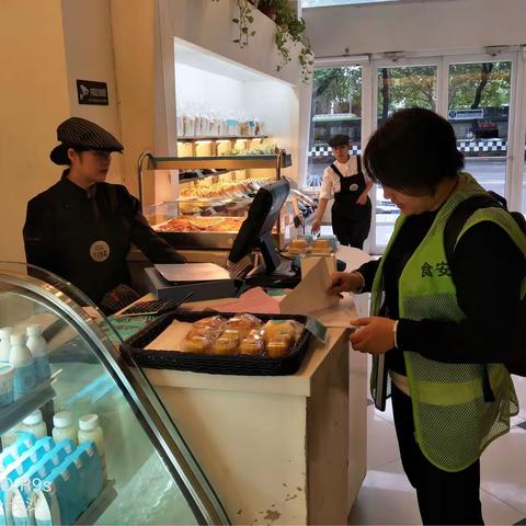 廖家湾社区开展食品安全日常巡查工作