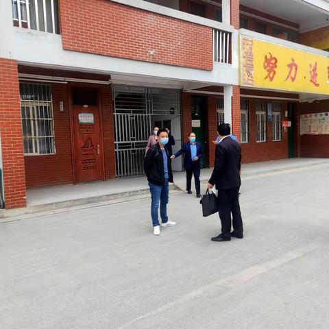 教体局等领导莅临大庙镇中心小学开展复课防疫验收工作