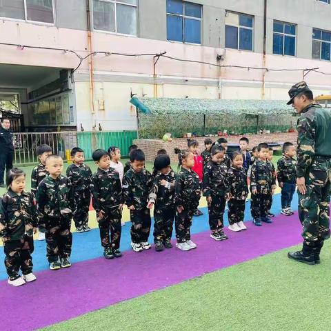 寿光市爱心幼儿园中二班娃娃兵课