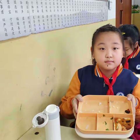 厉行节约，反对浪费——公园路小学五年一班光盘行动进行时