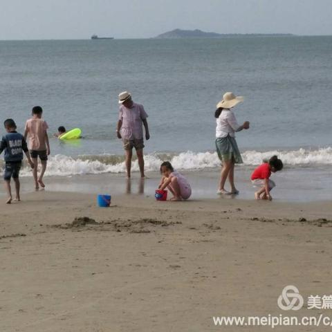 大年初六最美三亚湾，游人欢歌起舞，尽尝沙滩醉人的灬